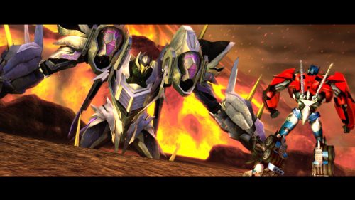 Optimus Prime kämpft gegen einen großen, lila-grauen Decepticon in einer feurigen Umgebung.